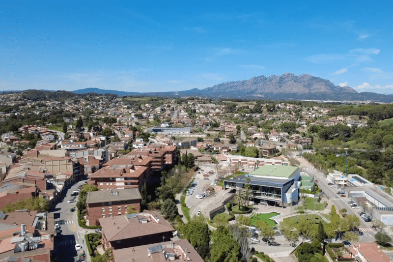 منظر جوي لمنطقة Sant Esteve Sesrovires الصناعية قرب برشلونة