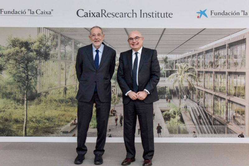 رئيس مؤسسة la Caixa إيسيدرو فاييني والمدير العلمي جوزيب تابيرنيرو في افتتاح معهد CaixaResearch برشلونة 2026