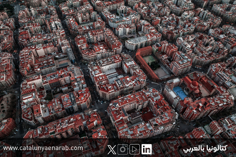 مبانٍ سكنية في برشلونة تعبر عن أثر انتخابات إسبانيا 2026 في سوق السكن